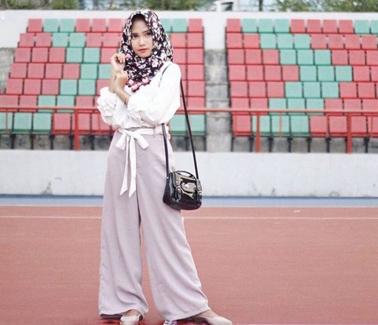 Baju Muslim Syar’i Modis Kombinasi Celana Panjang Kulot Ungu