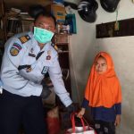 Lapas Tuban Salurkan Bantuan Sembako Kepada Puluhan Warga Terdampak Covid 2
