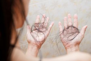 Rambut Anda Rontok Ini Dia Shampo yang Bisa Digunakan